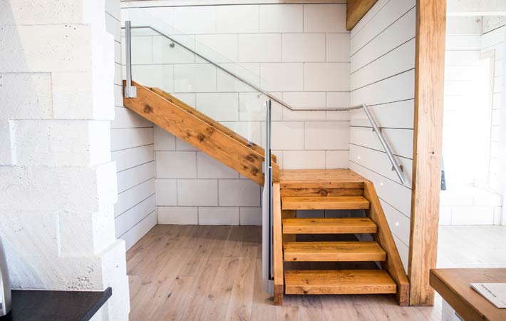 Lonsdale Cabin - stairs renovation